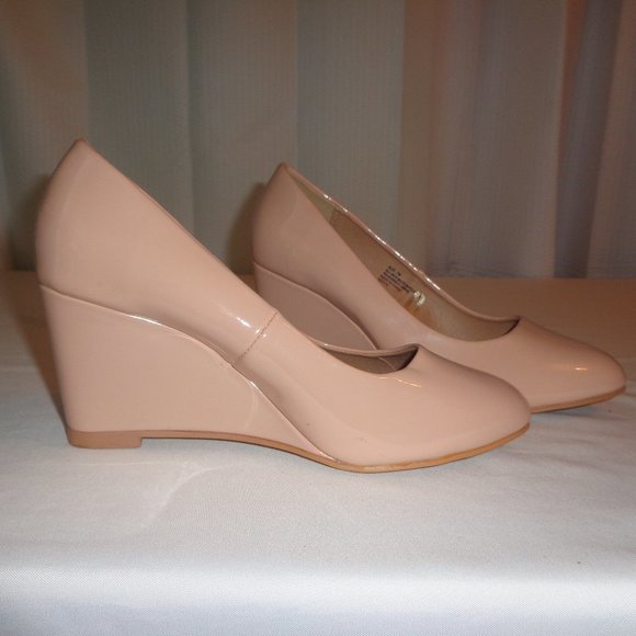 Torrid 7 Wide Shoes Wedge Heel Nude 